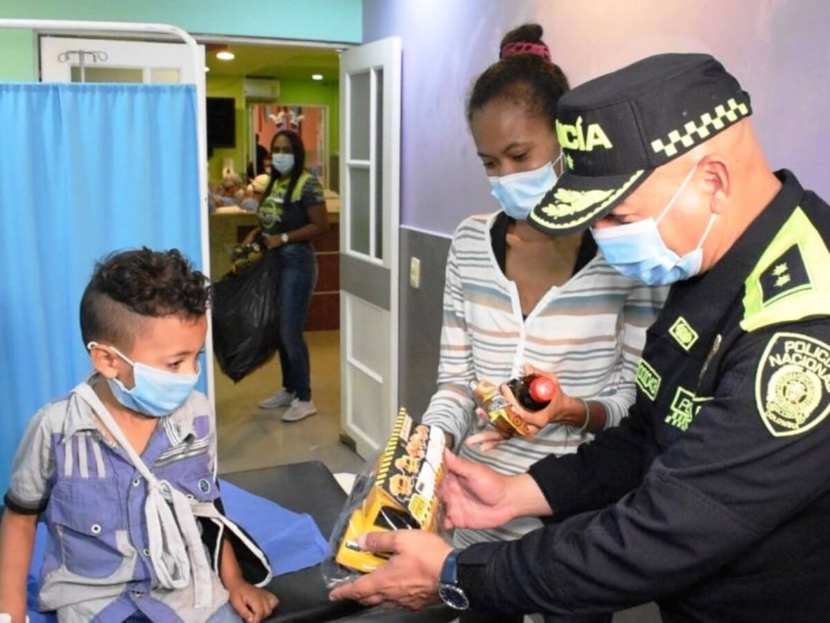 5 mil regalos y sonrisas en Navidad a niños de Cartagena: Policía
