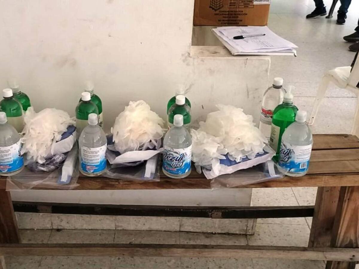 Apoyo Logístico Cartagena entrega elementos de bioseguridad a sepultureros