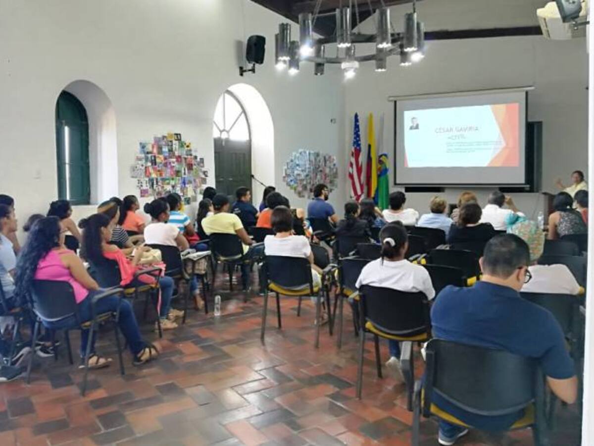 Mayor de Bolívar entrega a Cartagena 37 nuevos líderes en derechos humanos