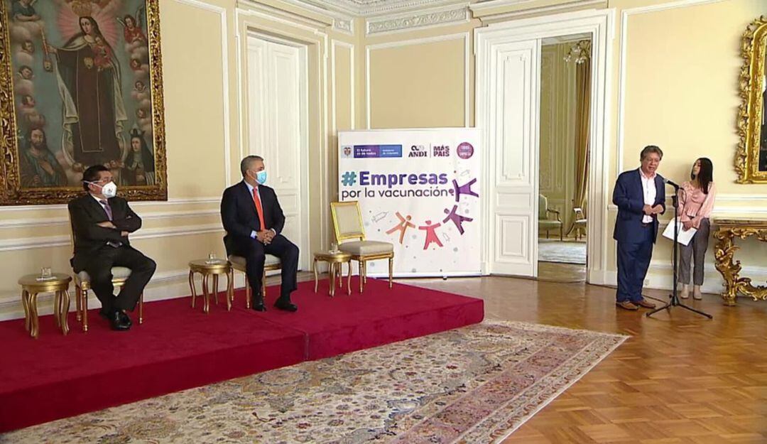 En total son 2,5 millones de vacunas, provenientes de China, adquiridas por empresas privadas para inmunizar a cerca 1,2 millones de trabajadores