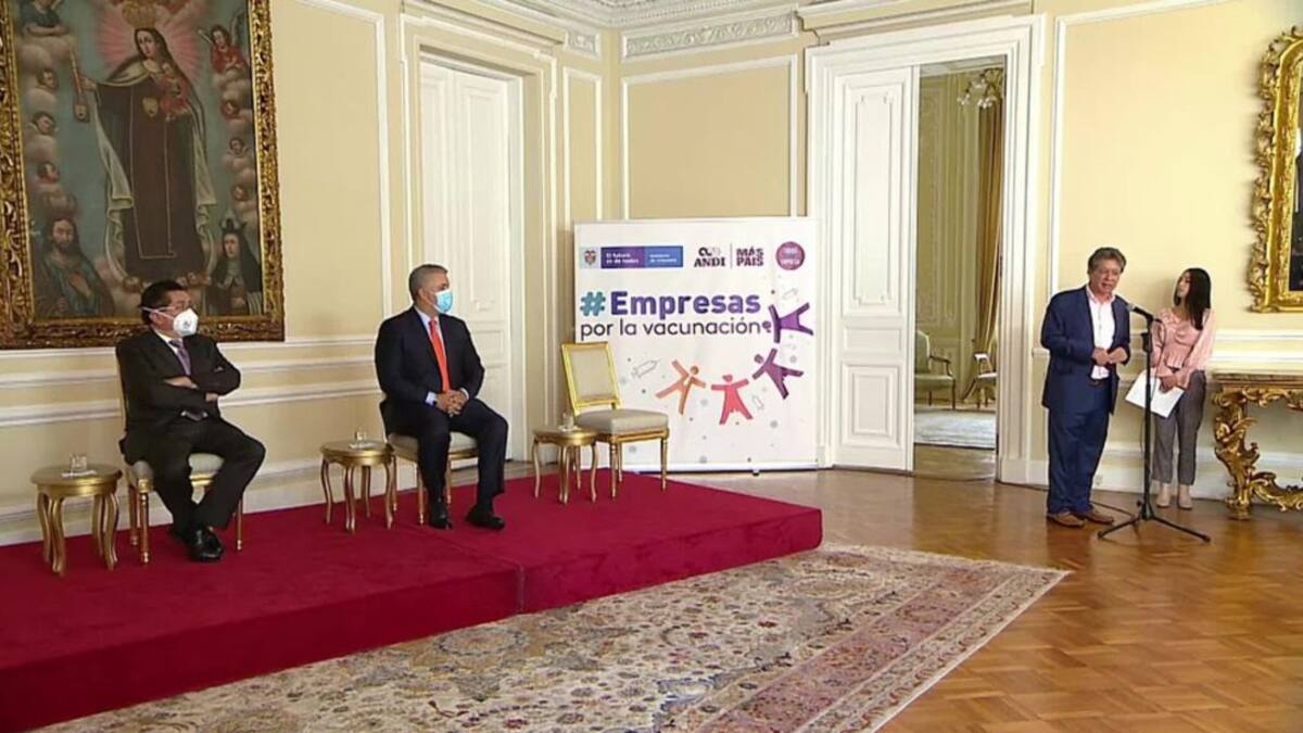 Presidente Duque entregó primeras dosis para vacunación de privados