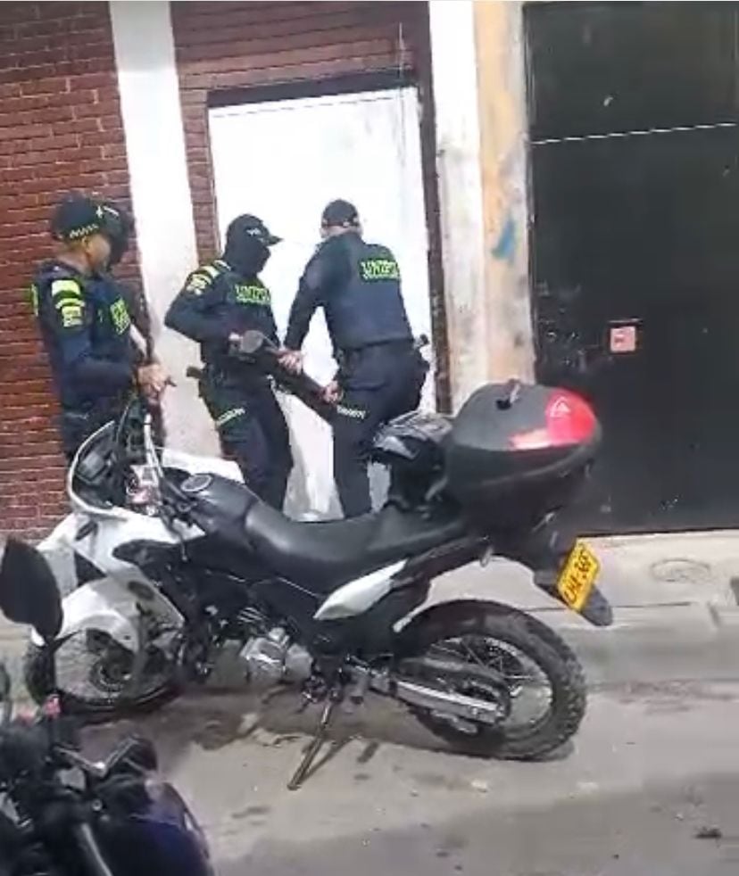 Intervención al barrio San Bernardo / Policía Metropolitana de Bogotá.