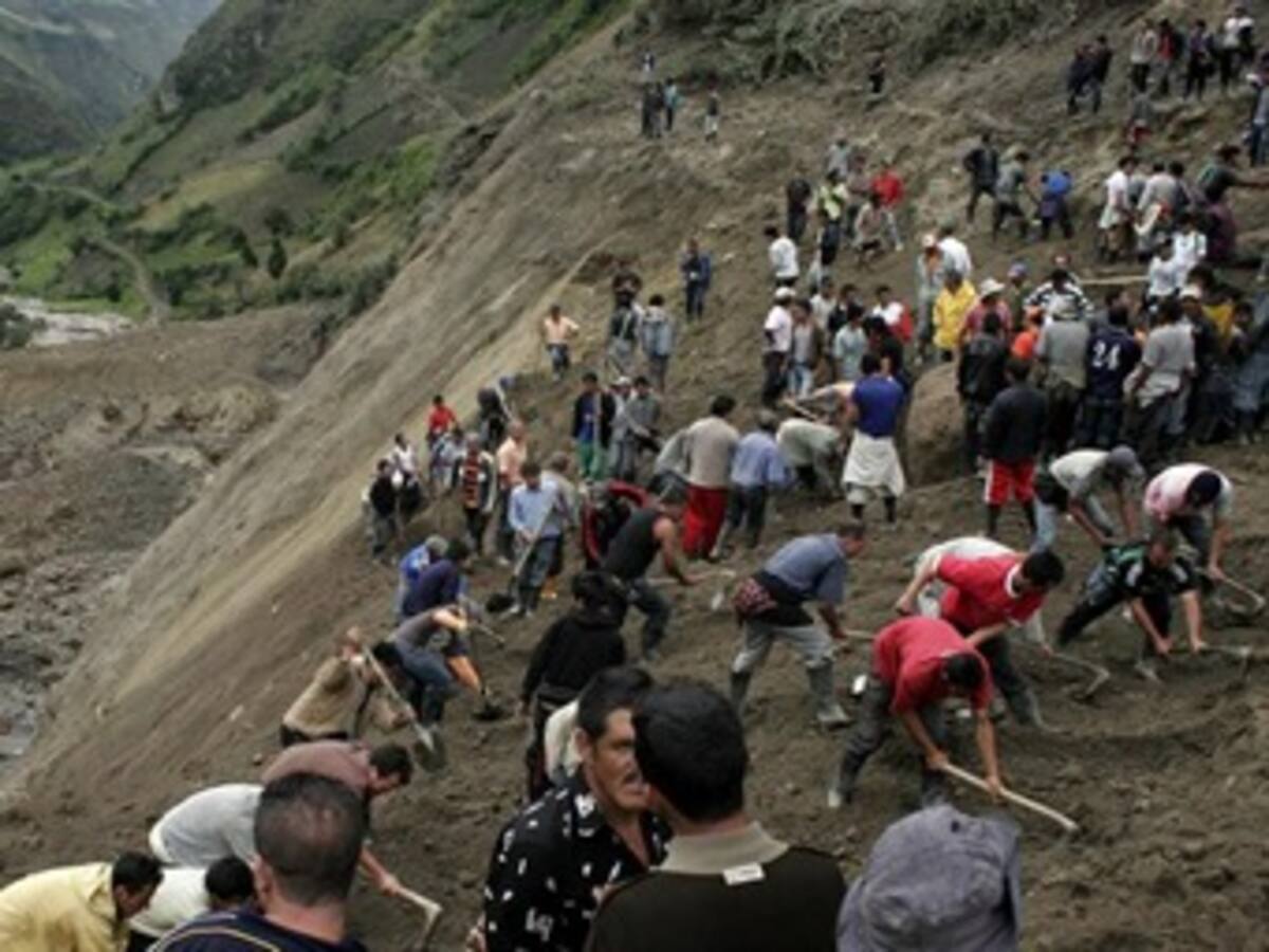 Por nuevo alud suspenden búsqueda de víctimas en La Cruz, Nariño
