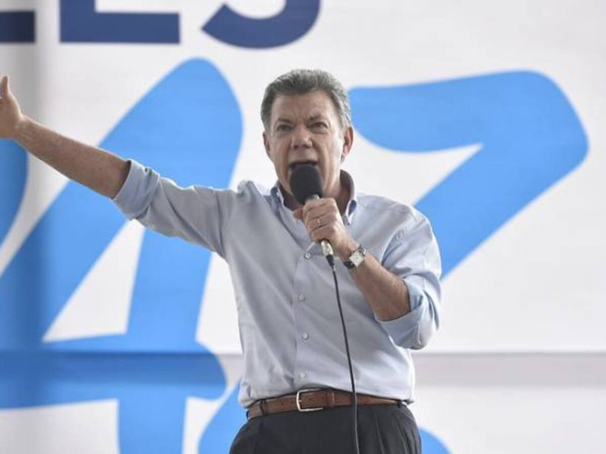 Santos se reúne con negociadores previo a su regreso a La Habana