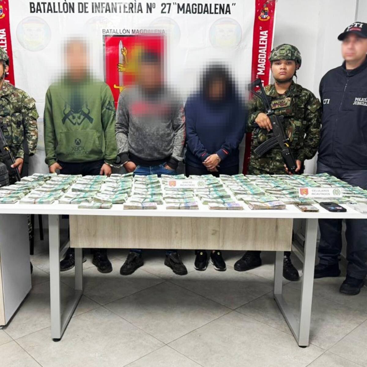 Ejército decomisa más de mil millones de pesos ocultos en una camioneta en zona rural de Pitalito