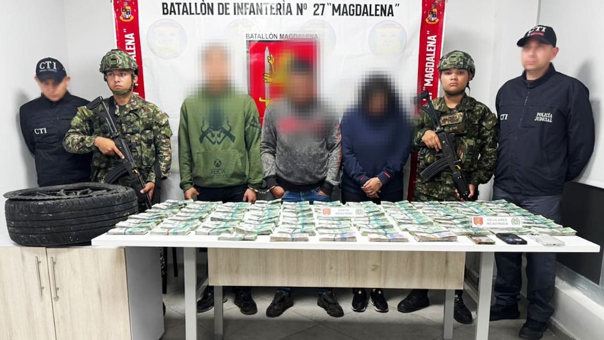 Ejército decomisa más de mil millones de pesos ocultos en una camioneta en zona rural de Pitalito