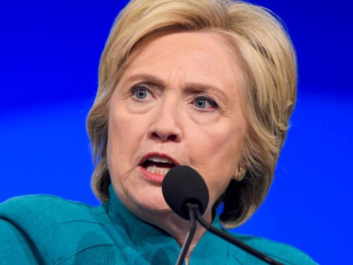 Hillary Clinton promete un “liderazgo firme” en un “momento decisivo”