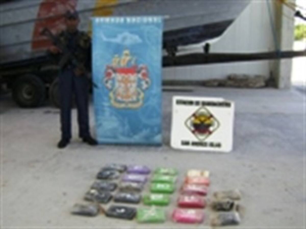 Cae droga en la isla de Serranilla