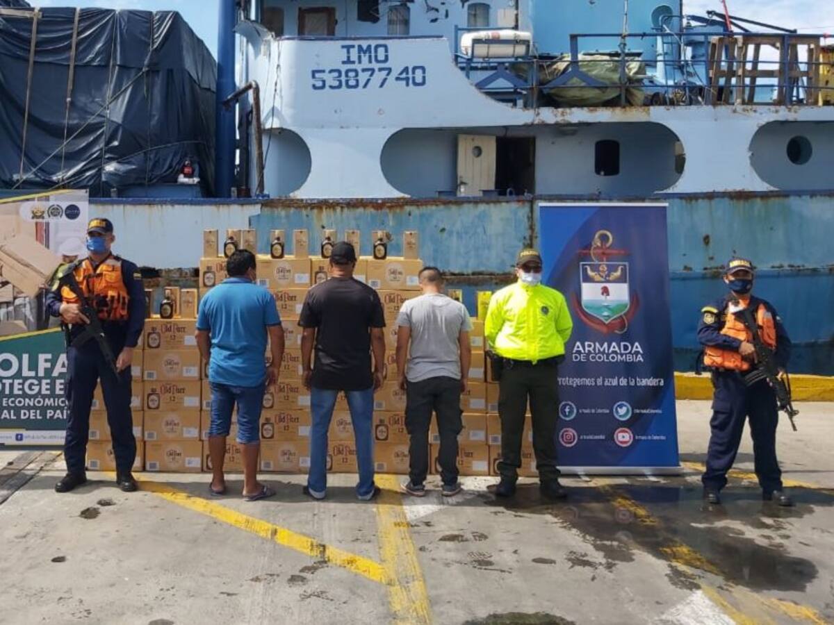 Confiscan cargamento de licor de contrabando en el puerto samario