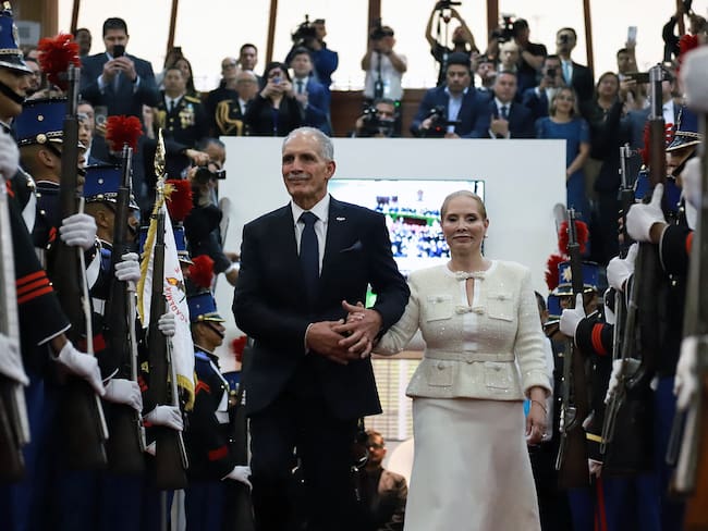 Nasry 'Tito' Asfura y su esposa Lissette del Cid. Foto: Handout / Honduran Congress / AFP