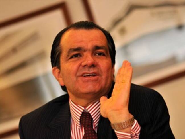 Oscar Iván Zuluaga reconoce que se sabía sobre irregularidades en la DIAN desde 2007