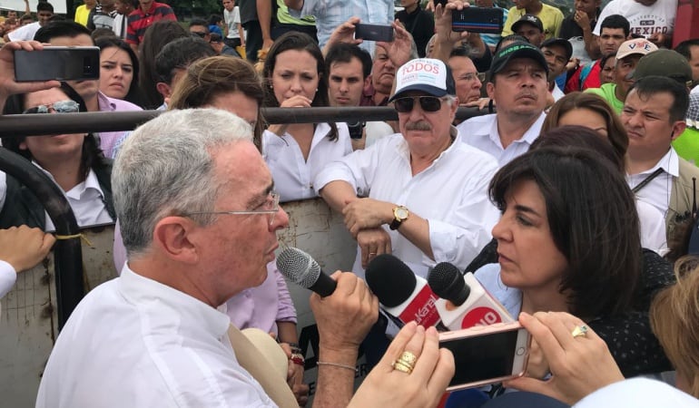 Álvaro Uribe Vélez, Andrés Pastrana, Martha Lucia Ramírez y María Corina Machado en el puente Simón Bolívar