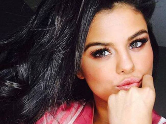 Selena Gómez celebra ser la más exitosa de Instagram con el creador de la red social
