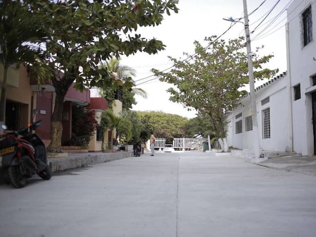 Tras varios años, pavimentan calle 29 del barrio Manga en Cartagena