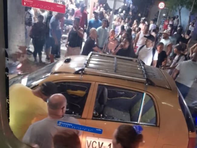 Atentado con artefacto explosivo en el sector de La Casona, oriente de Cali, deja un taxista herido