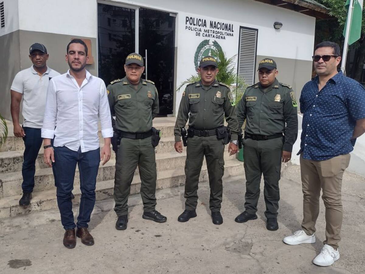 En Cartagena senador Álex Flórez pidió disculpas ante policías