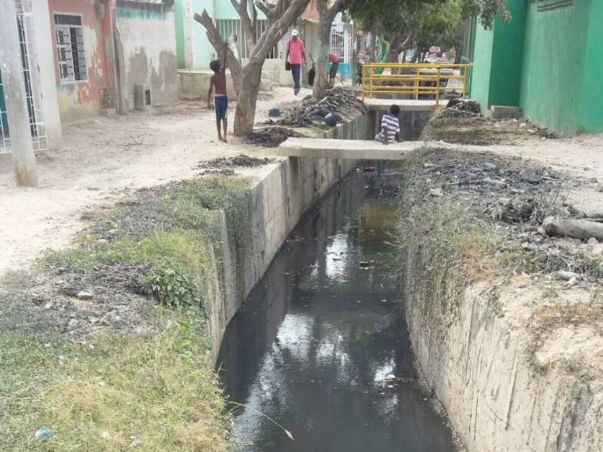 Distrito supervisa limpieza de canales y anuncia intervención de diez frentes más