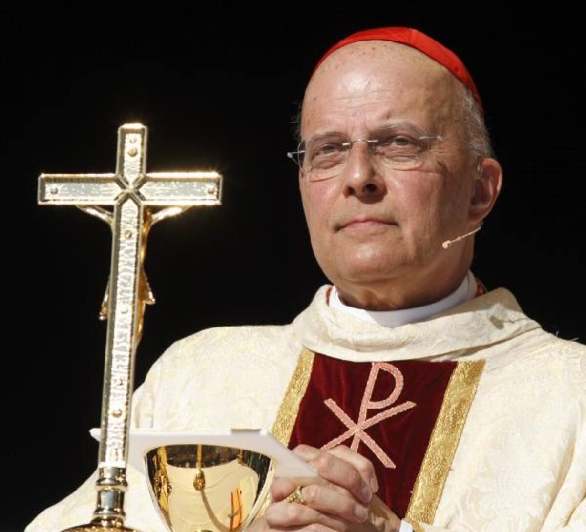 Francis Eugene George, tiene 76 años,  En la actualidad es Arzobispo de Chicago, es el Presidente de la Conferencia de Obispos Católicos de Estados Unidos.