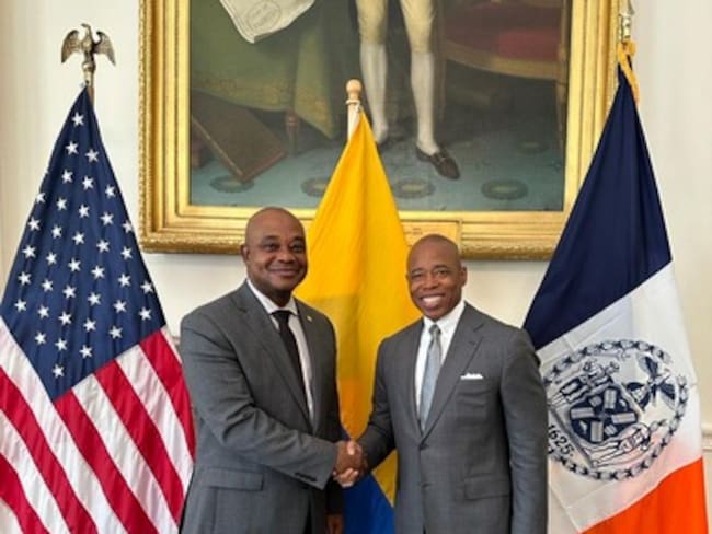 Embajador de Colombia en Estados Unidos, Luis Gilberto Murillo y Eric Adams, alcalde de Nueva York. Foto: Embajada Colombia en EE.UU..