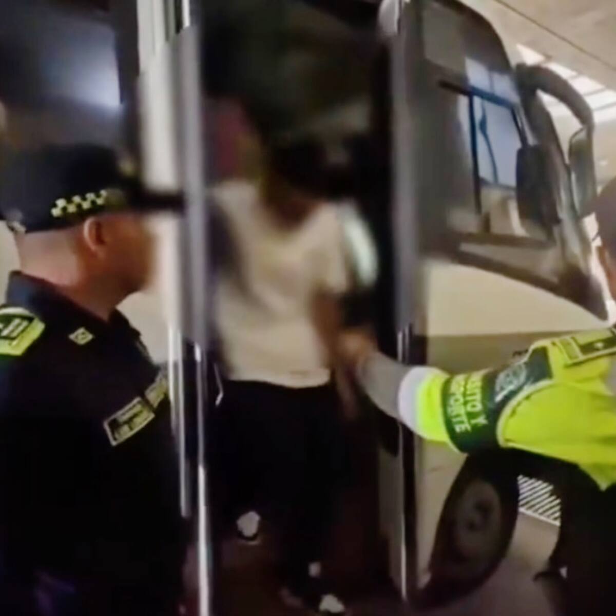 Desarticulan red de reclutamiento de disidencias Farc: 21 capturados y 12 menores rescatados
