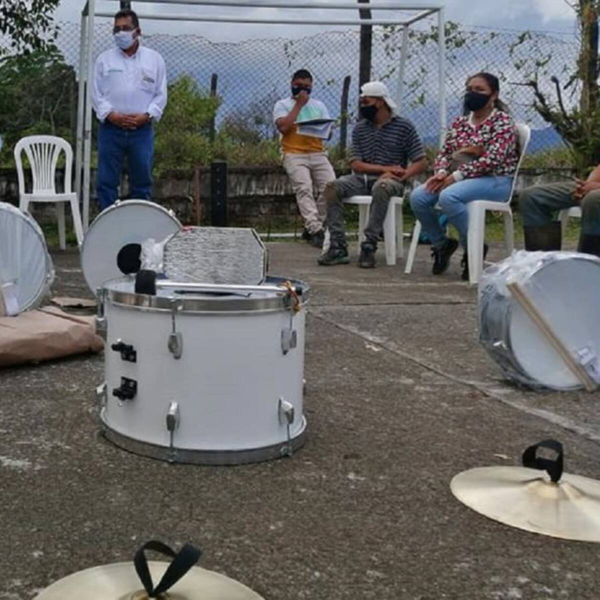 Dotación educativa y musical para comunidades del occidente caldense