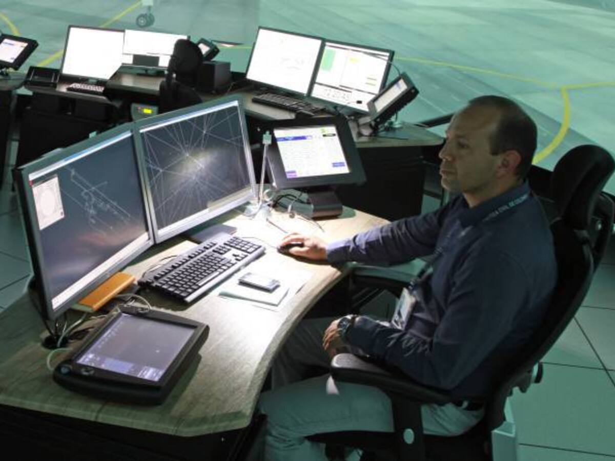Controladores reconocen que "operación reglamento" es en solidaridad con pilotos de Acdac