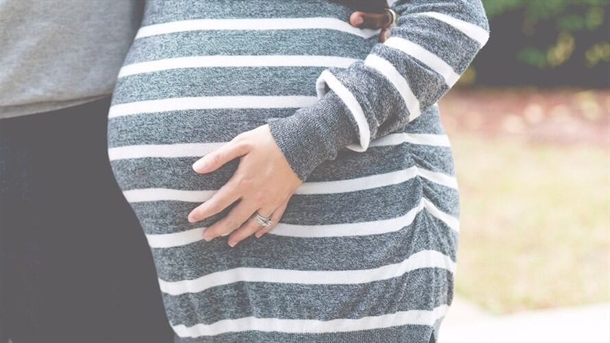 Mujer en estado de embarazo habría muerto por falta de medicamentos. Foto: Pixabay