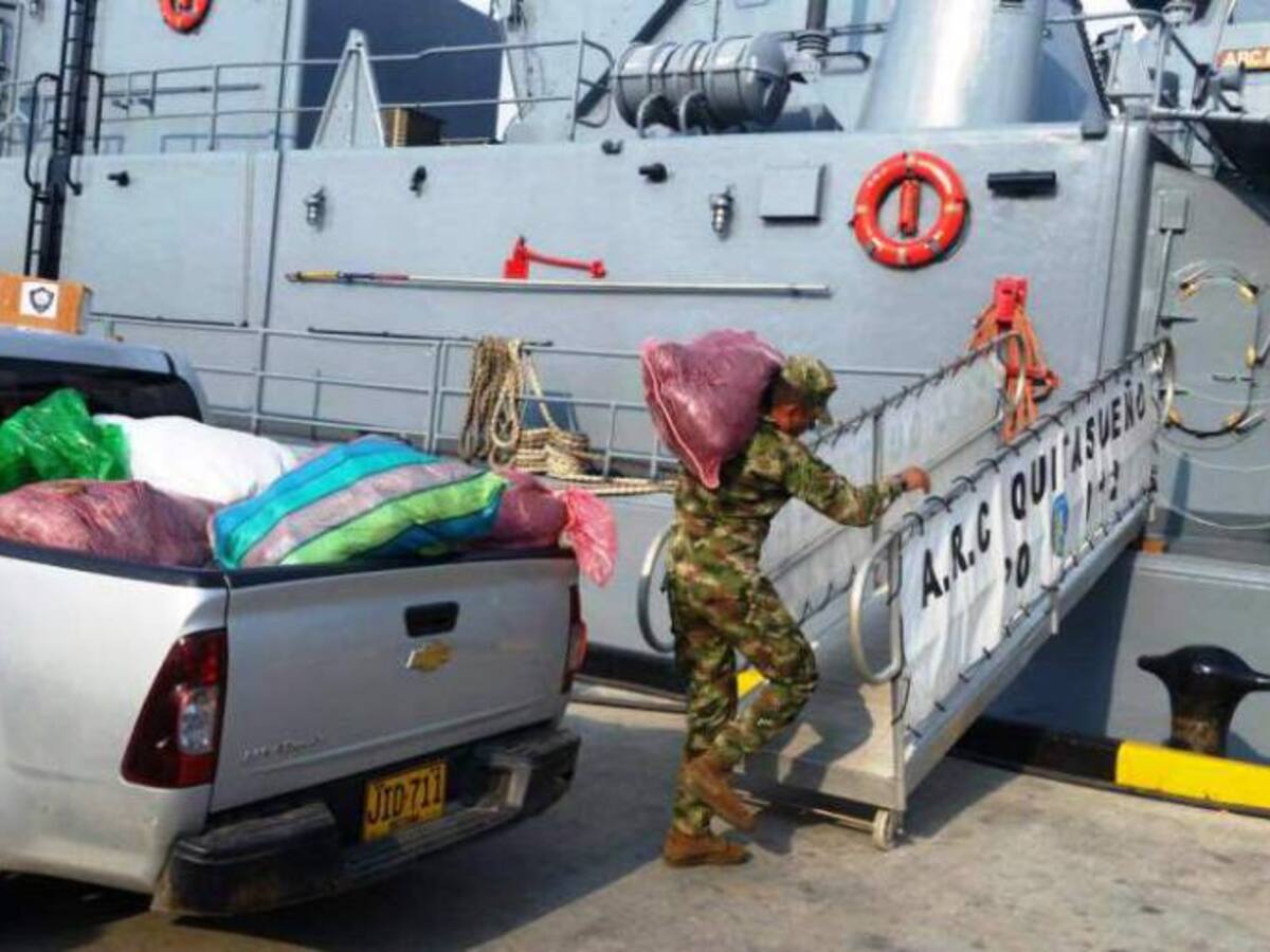 Con agua y alimentos zarpó nuevamente buque de la Armada Nacional hacia la alta Guajira