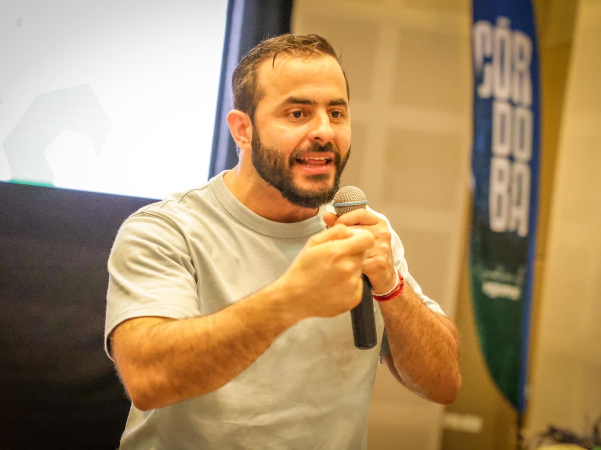 Gobernador de Córdoba rechaza aumento en peajes y exige tarifas justas