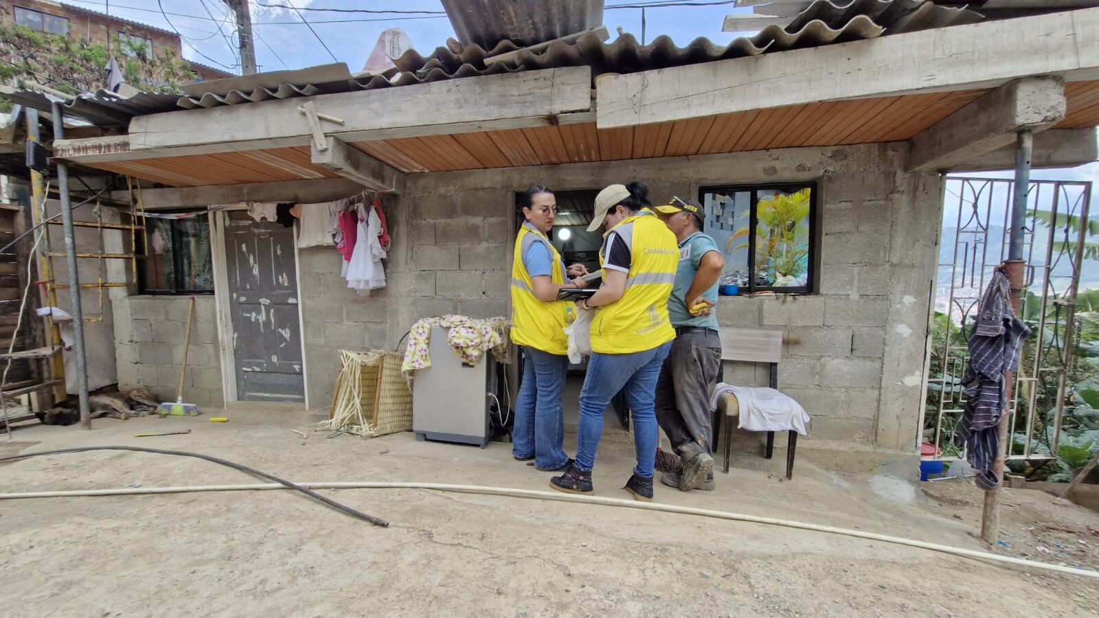 Familias atendidas por emergencias en Medellín. Foto: Alcaldía de Medellín