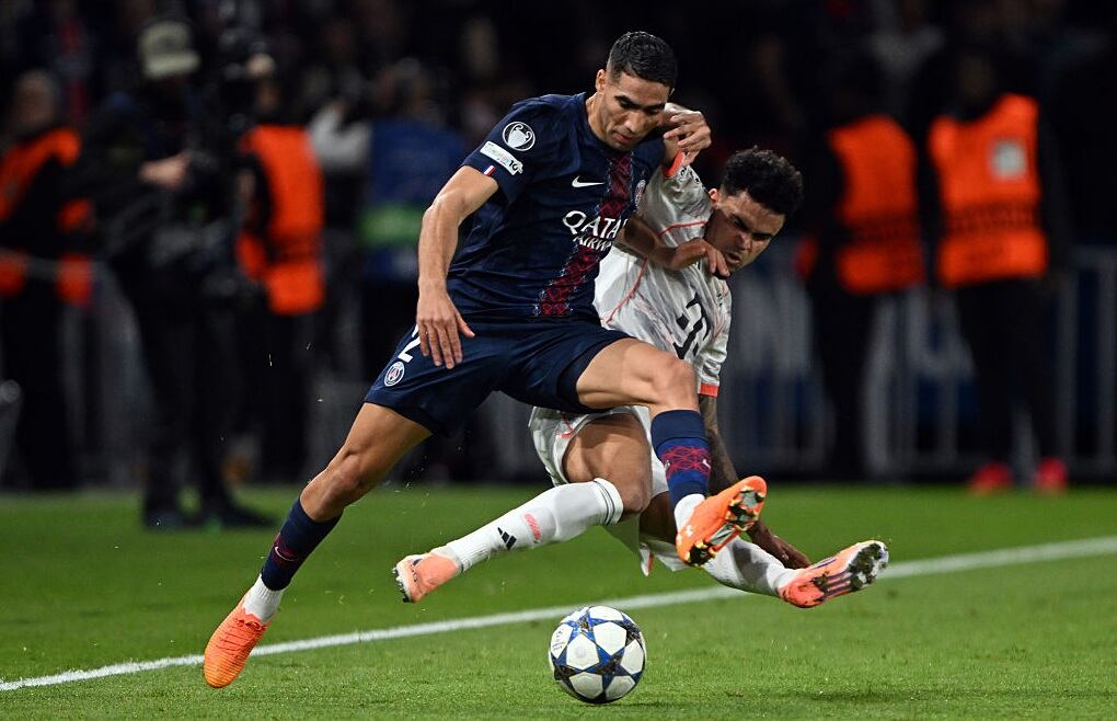 Luis Díaz en el momento de la falta a Hakimi en juego por Champions League / Getty Images