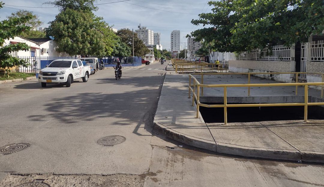 Habitantes de una vivienda aseguran que los uniformados se llevaron dos millones de pesos, tres celulares, y una motocicleta