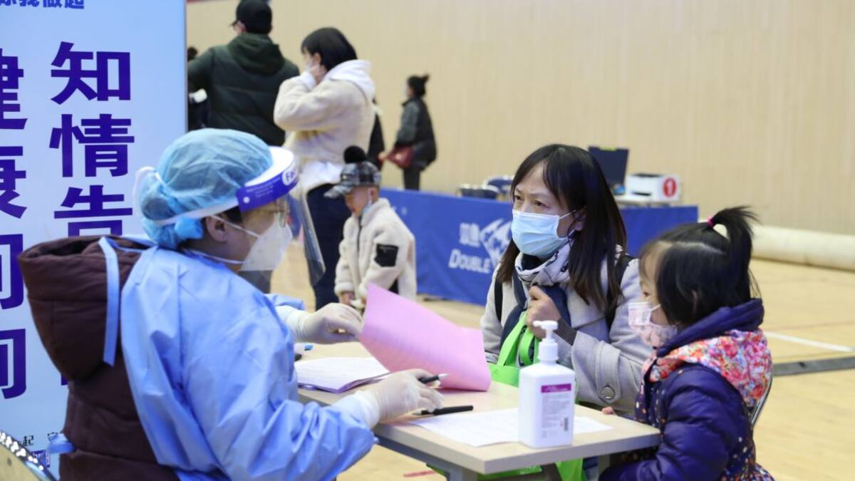 China promete mil millones de dosis de vacunas a países de África