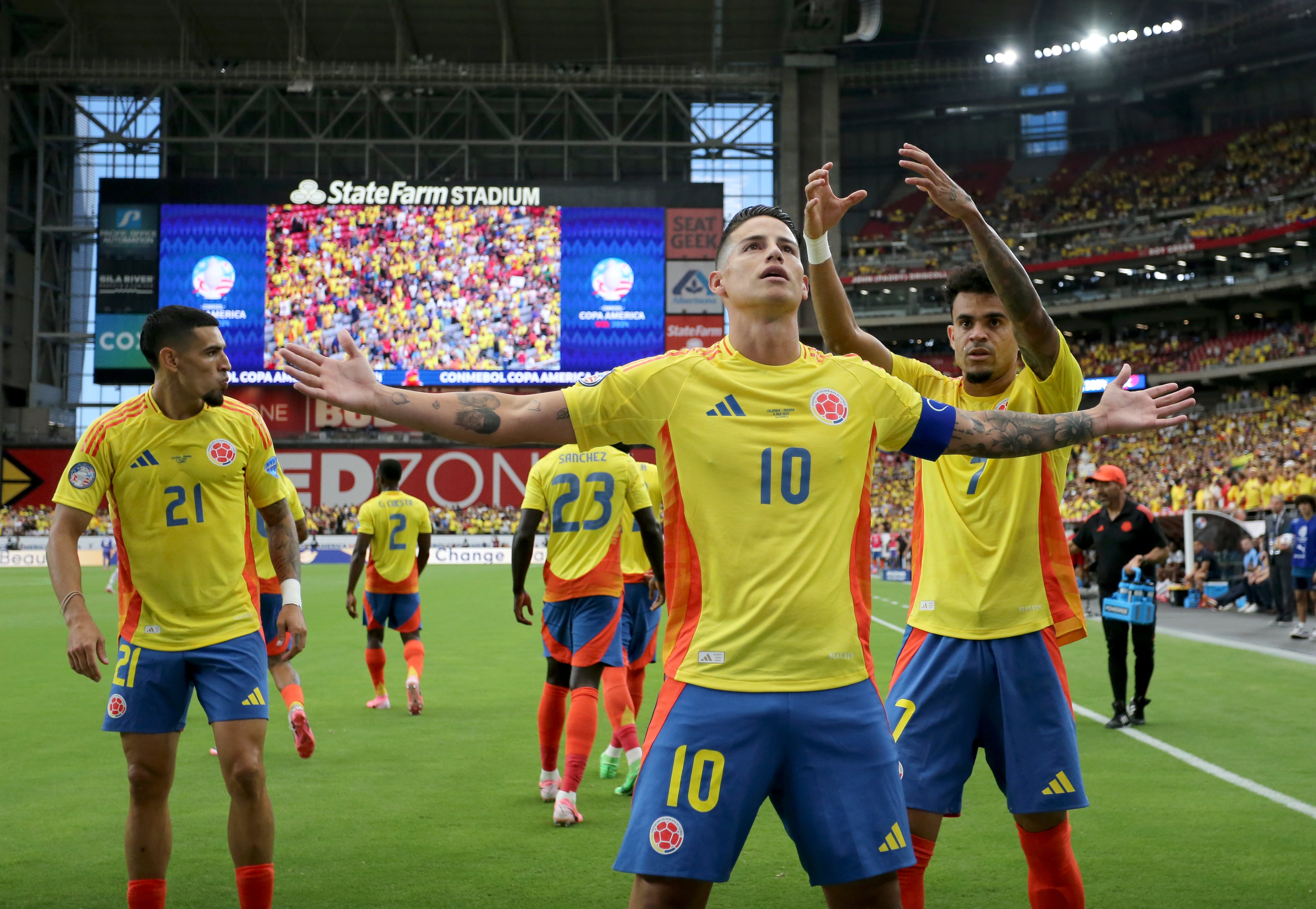 James Rodríguez festeja su anotación con la Selección Colombia ante Paraguay. (Photo by MB Media/Getty Images)
