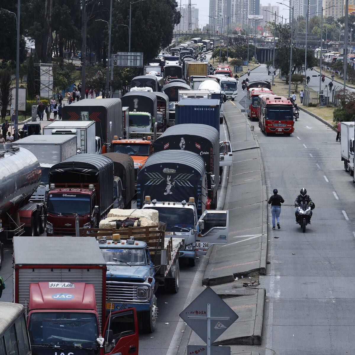 Paro camionero: Tránsito y Transporte da acompañamiento para habilitar paso humanitario