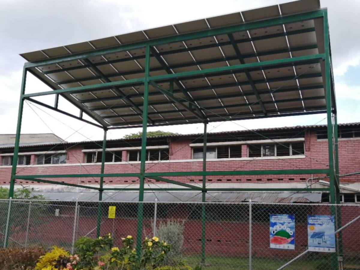 Comenzó la instalación de paneles solares en varias IE del Valle del Cauca