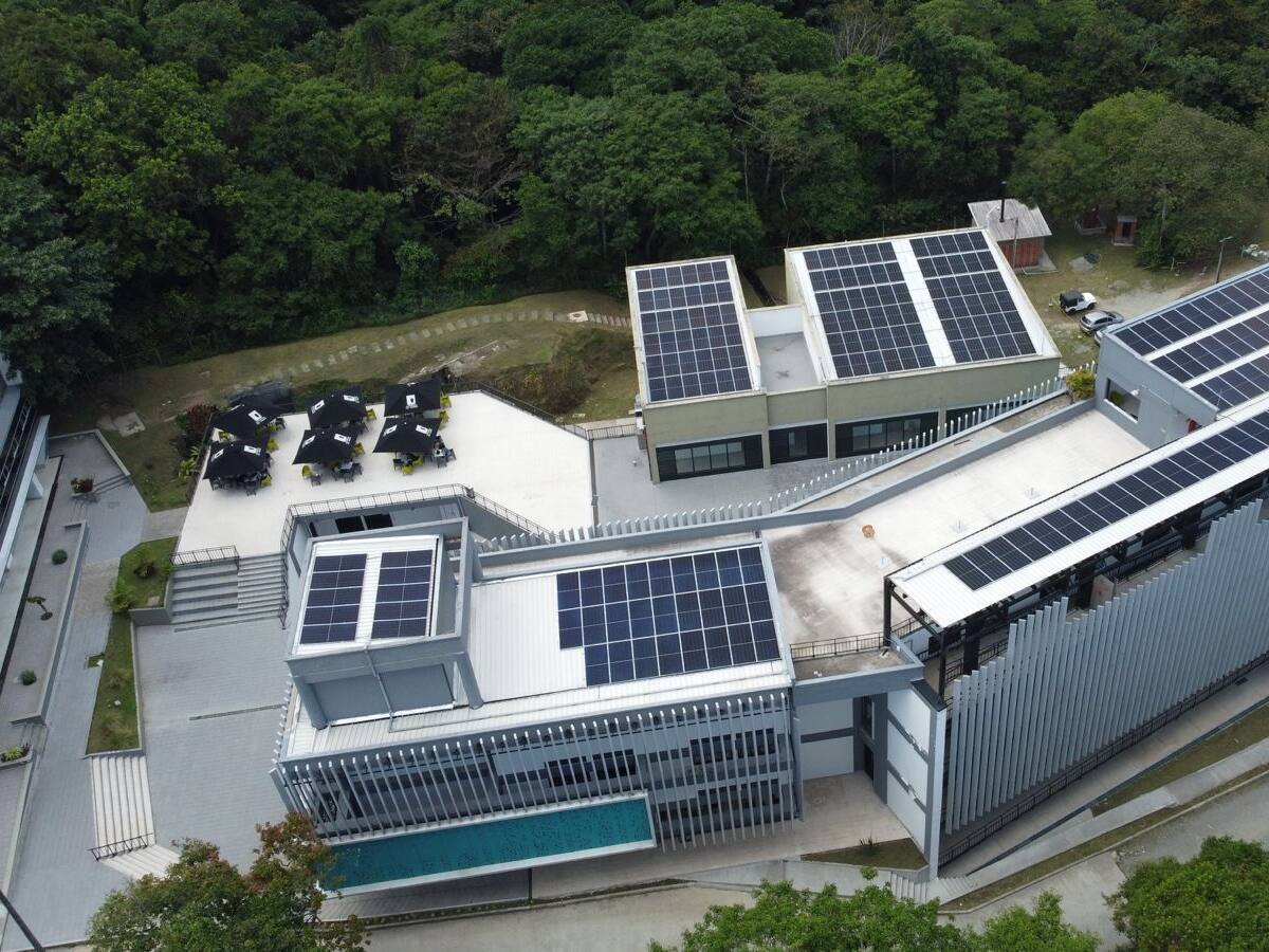 La Universidad del Quindío se consolida como la entidad con mayor generación solar del departamento