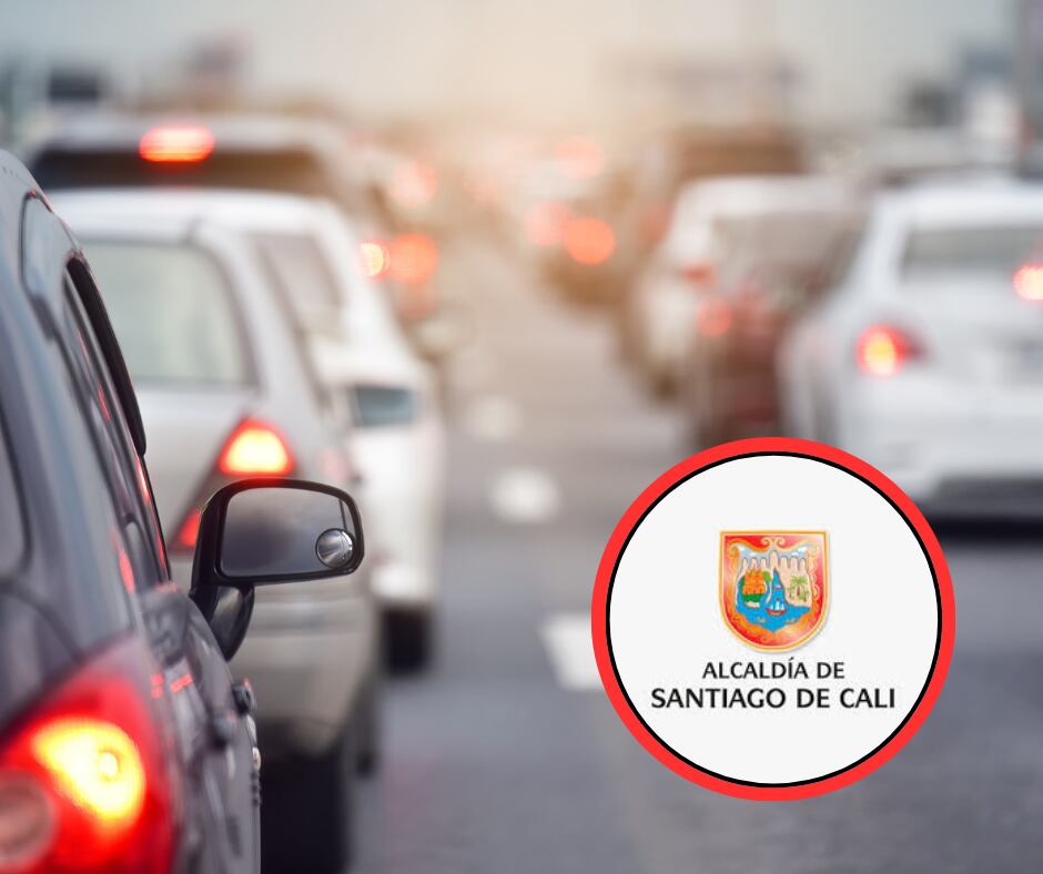 Carros transitando vía y logo Alcaldía de Cali (Getty Images)