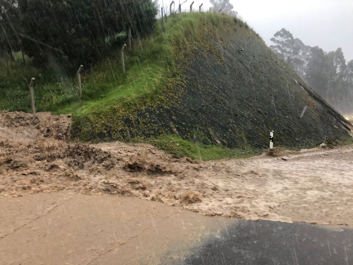 Video: Lluvias torrenciales en Bogotá y Cundinamarca deja una persona muerta