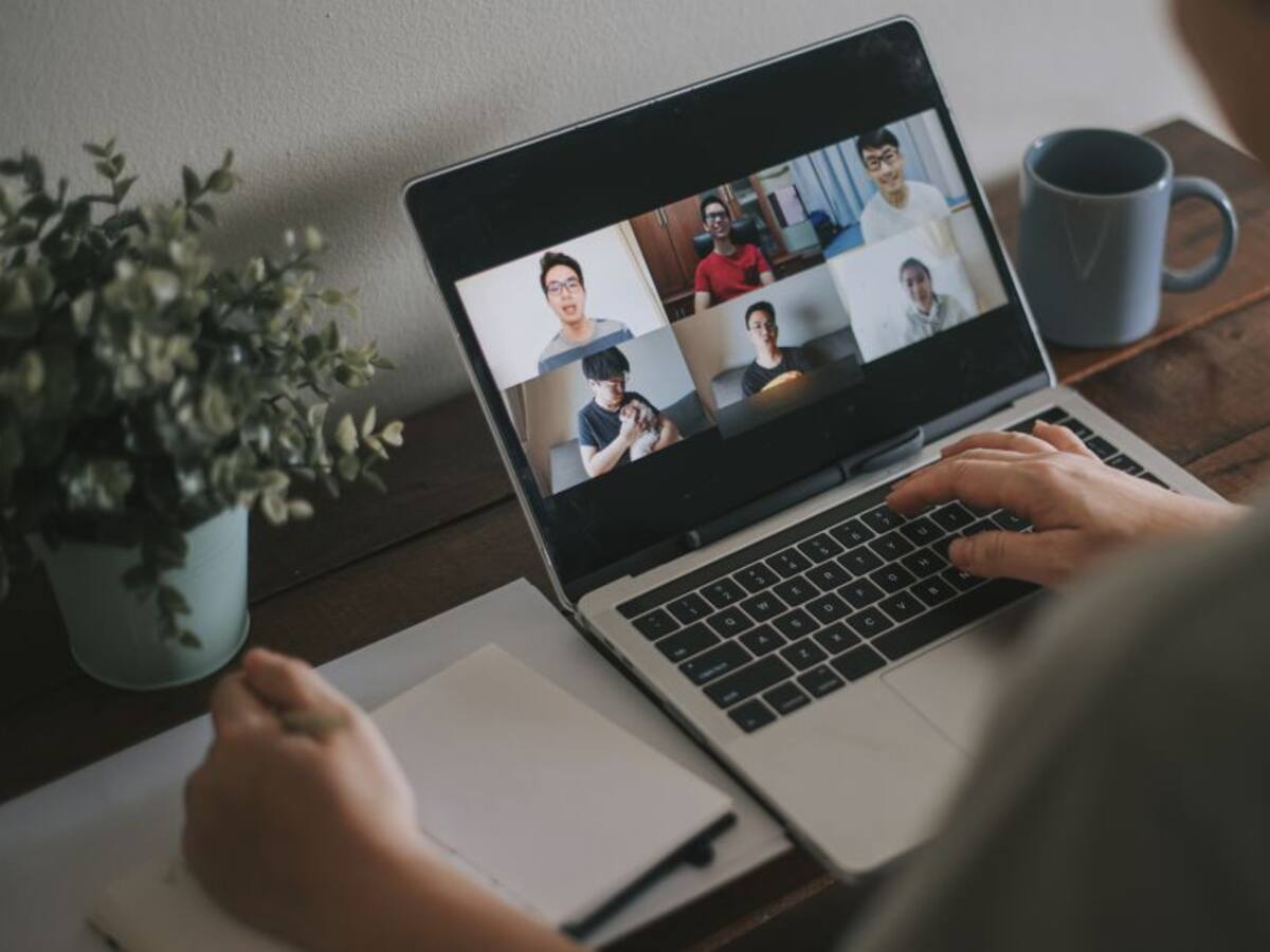 Estudiante dejó audio encendido en clase mientras tenía relaciones sexuales