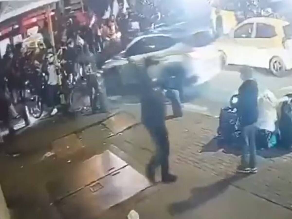 Manifestantes denuncian que camioneta los arrolló durante protestas pro Palestina en Bogotá