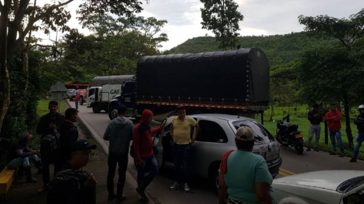 Campesinos y transportadores siguen reclamando levantar los bloqueos