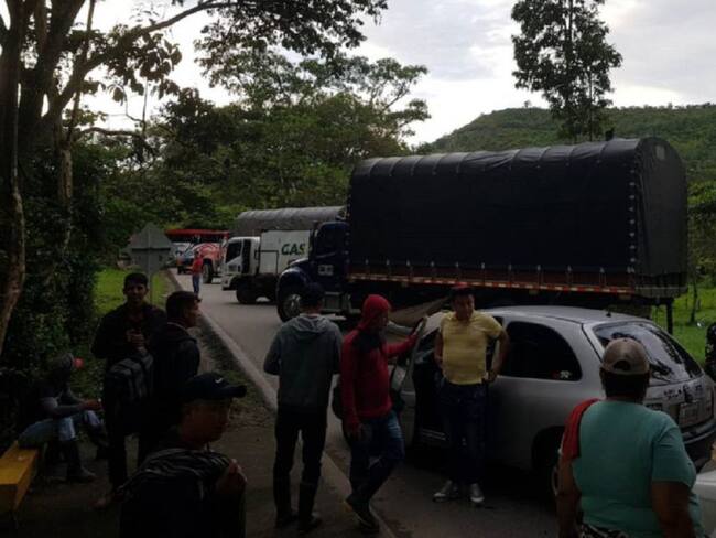 Campesinos y transportadores siguen reclamando levantar los bloqueos