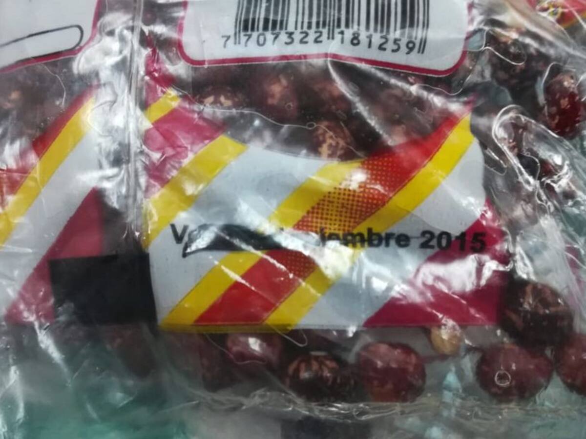 Entrega de 150 alimentos vencidos causa indignación en colegio de Medellín