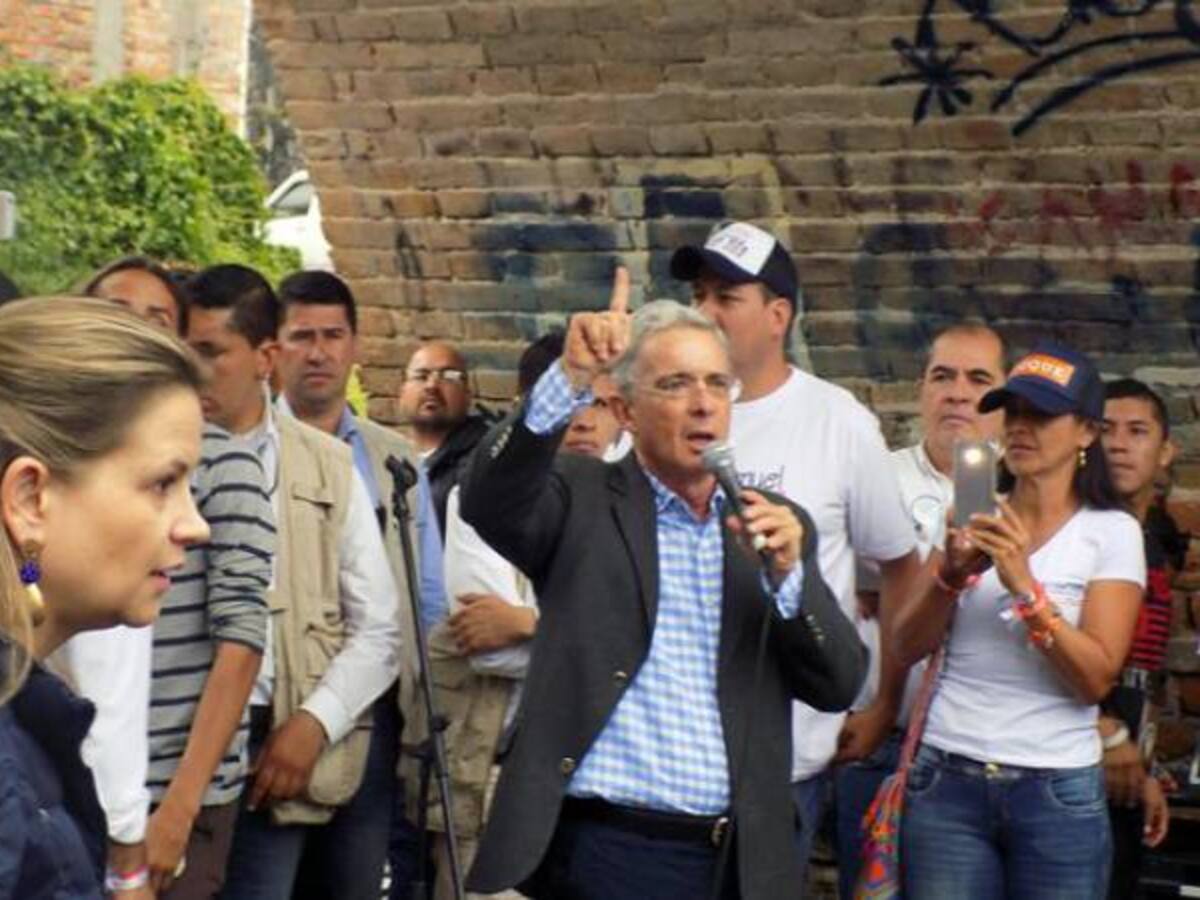 En disturbios terminó visita de Álvaro Uribe a Popayán
