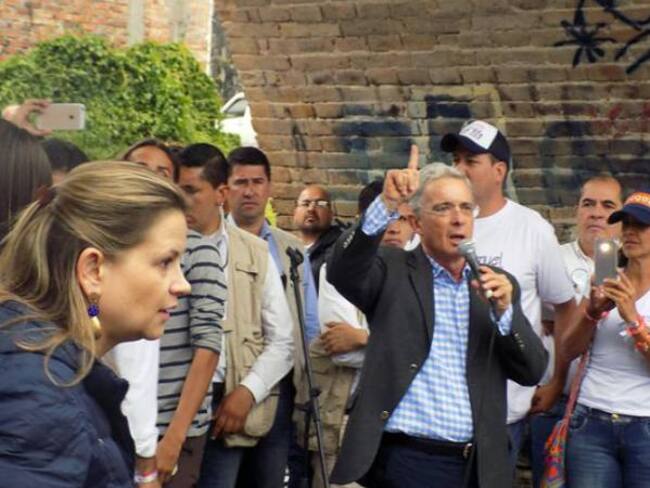 En disturbios terminó visita de Álvaro Uribe a Popayán