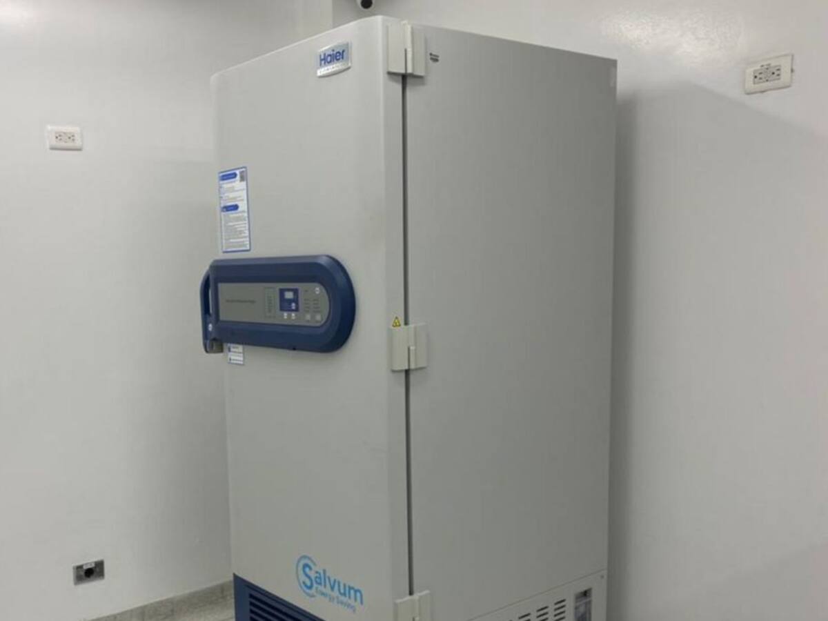 Medellín ya instaló el primer ultracongelador para almacenar las vacunas
