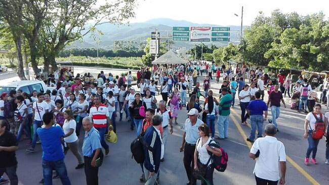 En promedio diariamente, cruzan la frontera 50 mil personas.