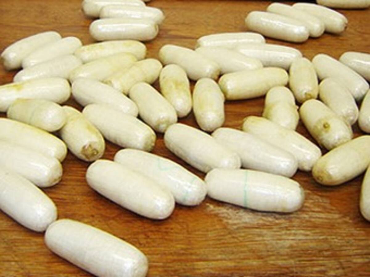Dos cápsulas de cocaína explotan dentro del estómago de traficante