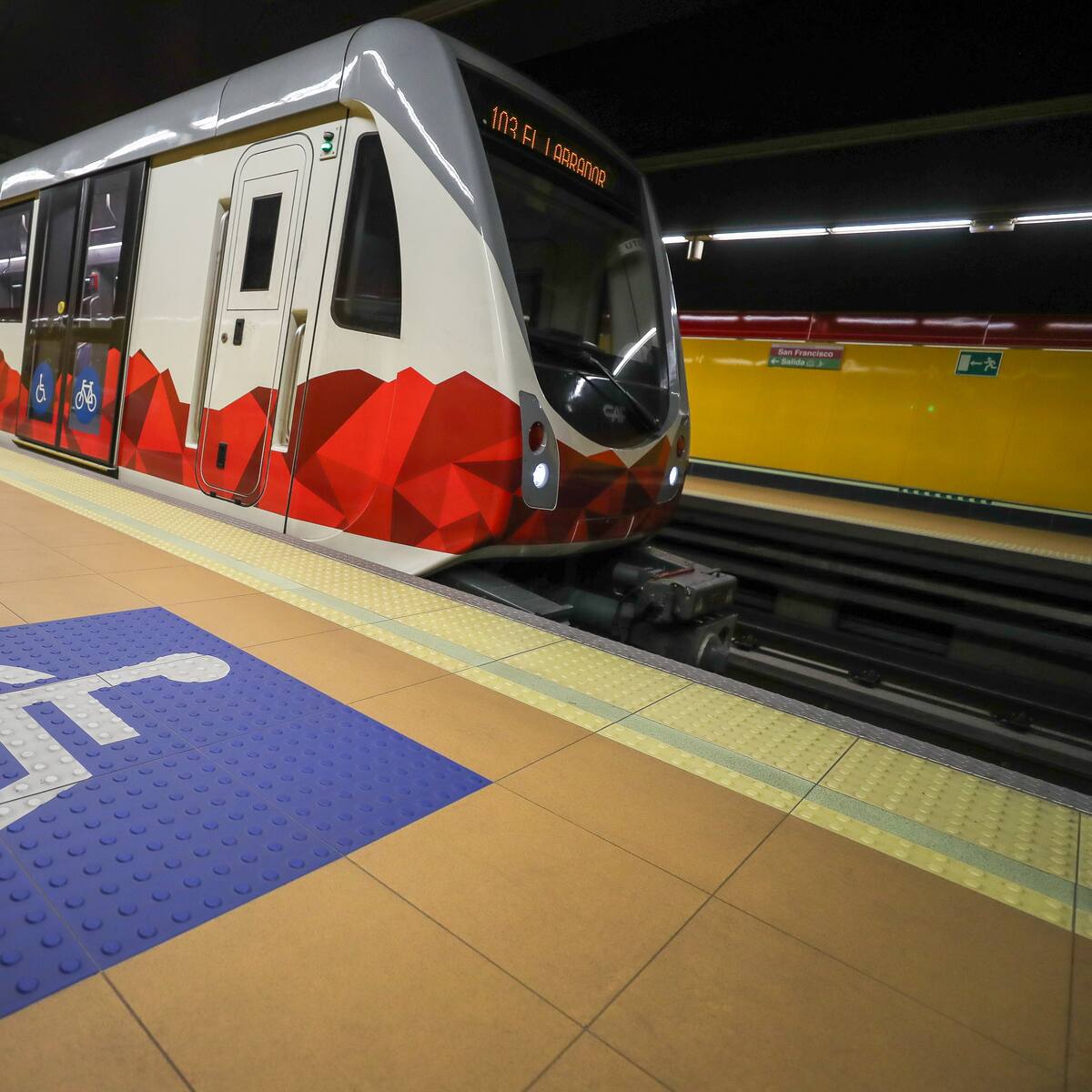 Quito inaugura su metro tras 10 años de espera